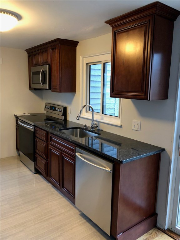 195 Vineyard Road Warwick, RI 02889 - Photo 2 of 11 Gallery Image 2