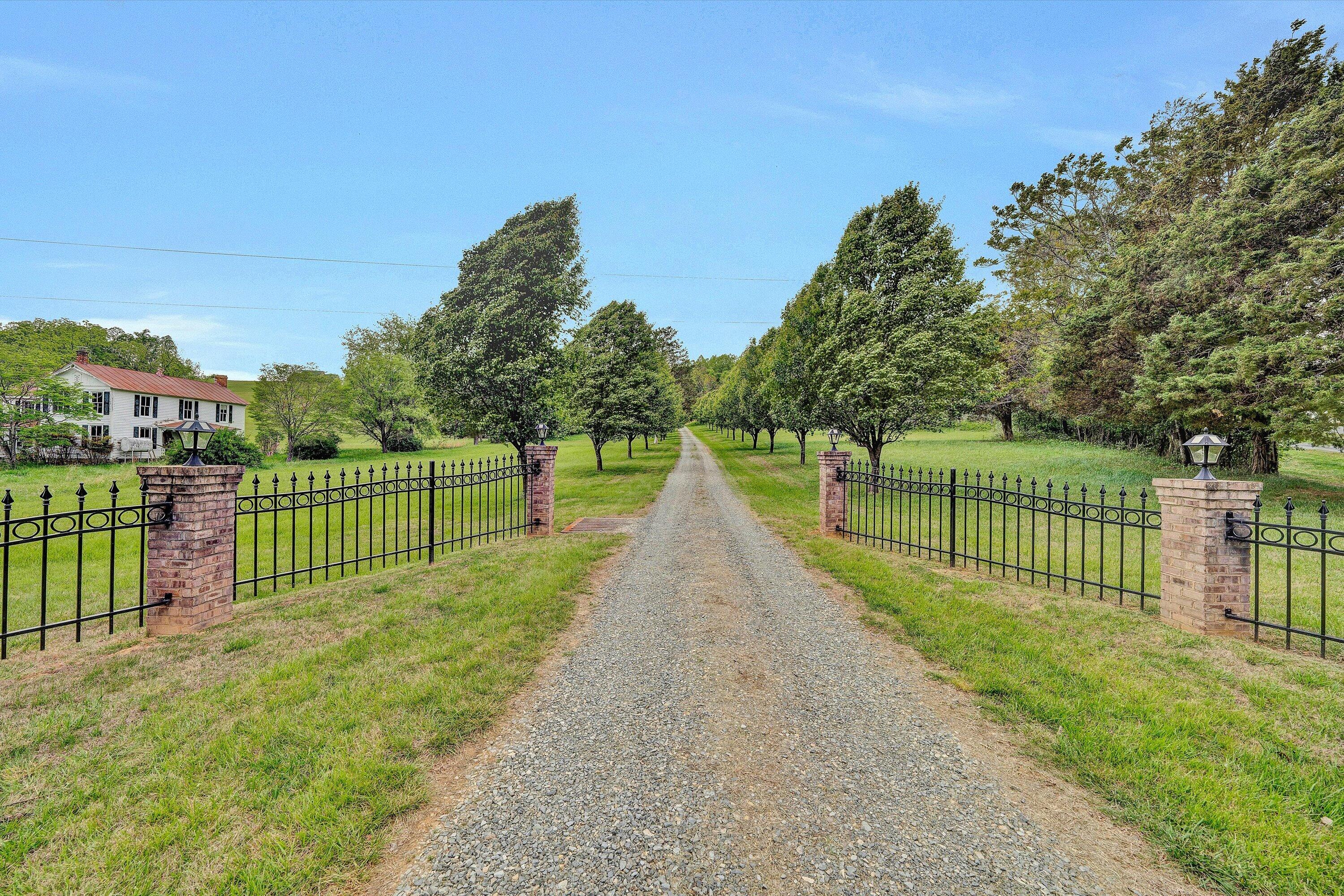 3281 Springwood Road Fincastle, VA 24090 - Photo 4 of 64 61-DSC00317