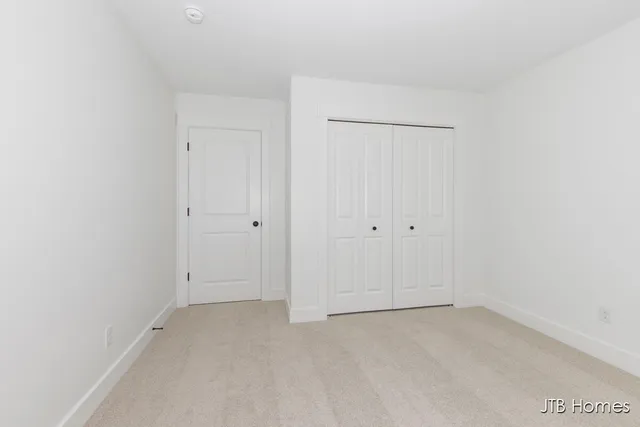 $569,900 | 1060 North Washington Street, Lowell, MI 49331