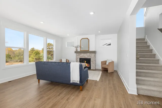 $569,900 | 1060 North Washington Street, Lowell, MI 49331