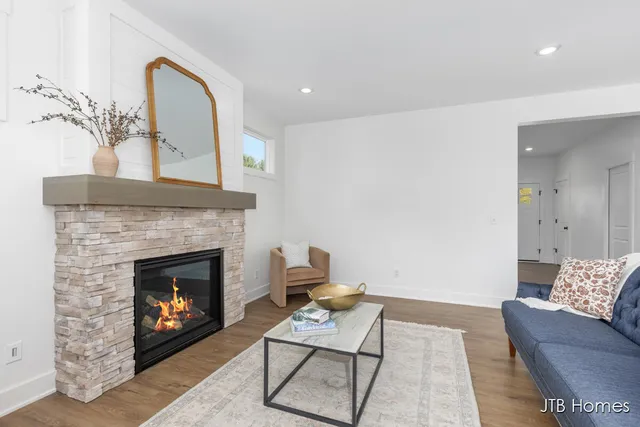 $569,900 | 1060 North Washington Street, Lowell, MI 49331