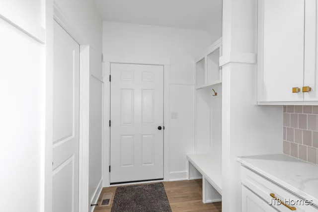 $569,900 | 1060 North Washington Street, Lowell, MI 49331