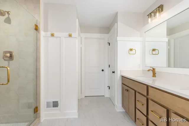 $569,900 | 1060 North Washington Street, Lowell, MI 49331