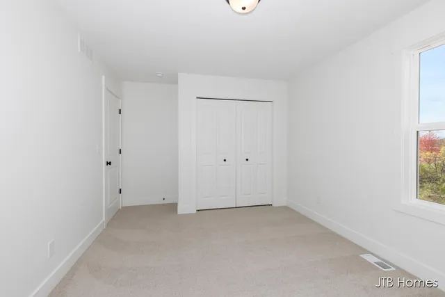 $569,900 | 1060 North Washington Street, Lowell, MI 49331