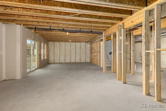 $569,900 | 1060 North Washington Street, Lowell, MI 49331