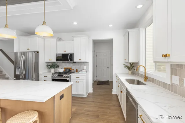 $569,900 | 1060 North Washington Street, Lowell, MI 49331