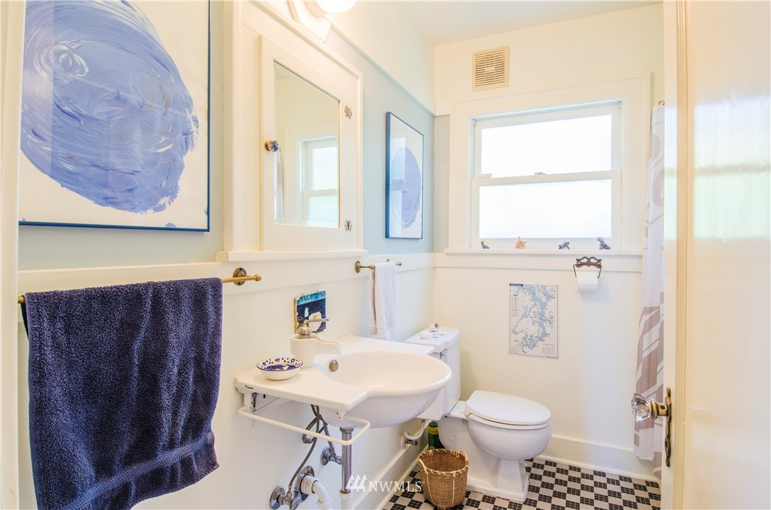 4121 Southwest Frontenac Street Seattle, WA 98136 - Photo 11 of 25