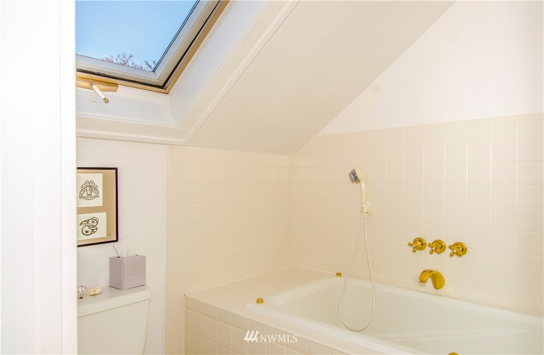 4121 Southwest Frontenac Street Seattle, WA 98136 - Photo 15 of 25