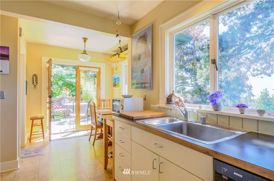 4121 Southwest Frontenac Street Seattle, WA 98136 - Photo 4 of 25