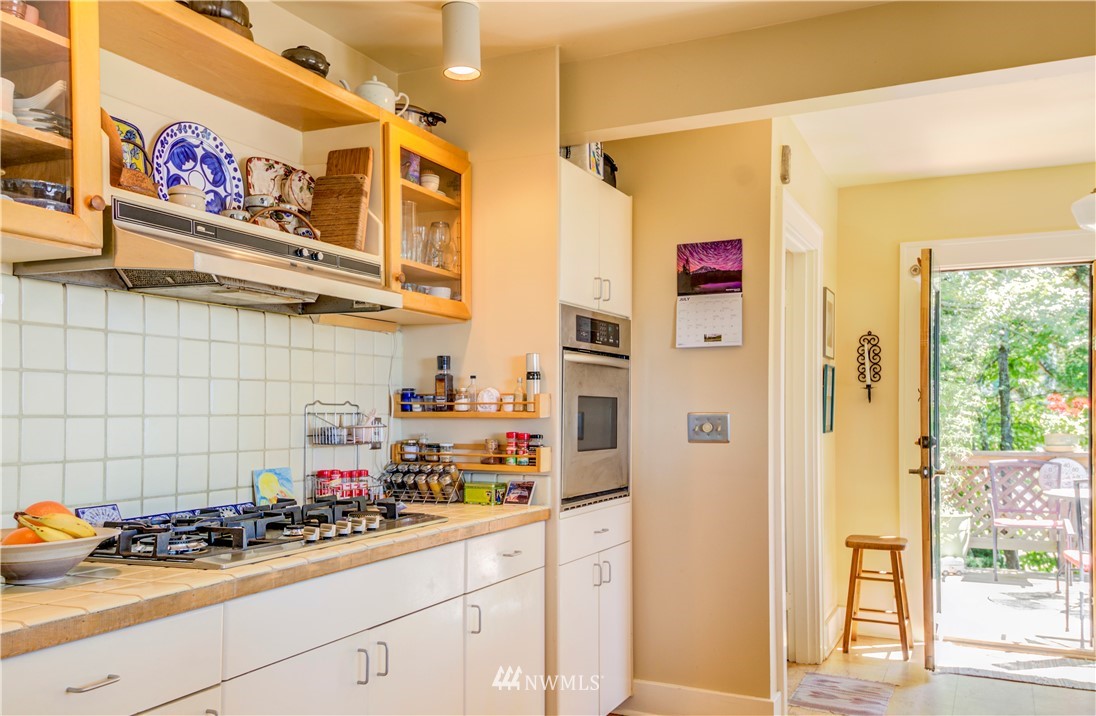 4121 Southwest Frontenac Street Seattle, WA 98136 - Photo 5 of 25