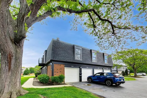 $299,000 | 958 Inverrary Lane, Unit 958, Deerfield, IL 60015