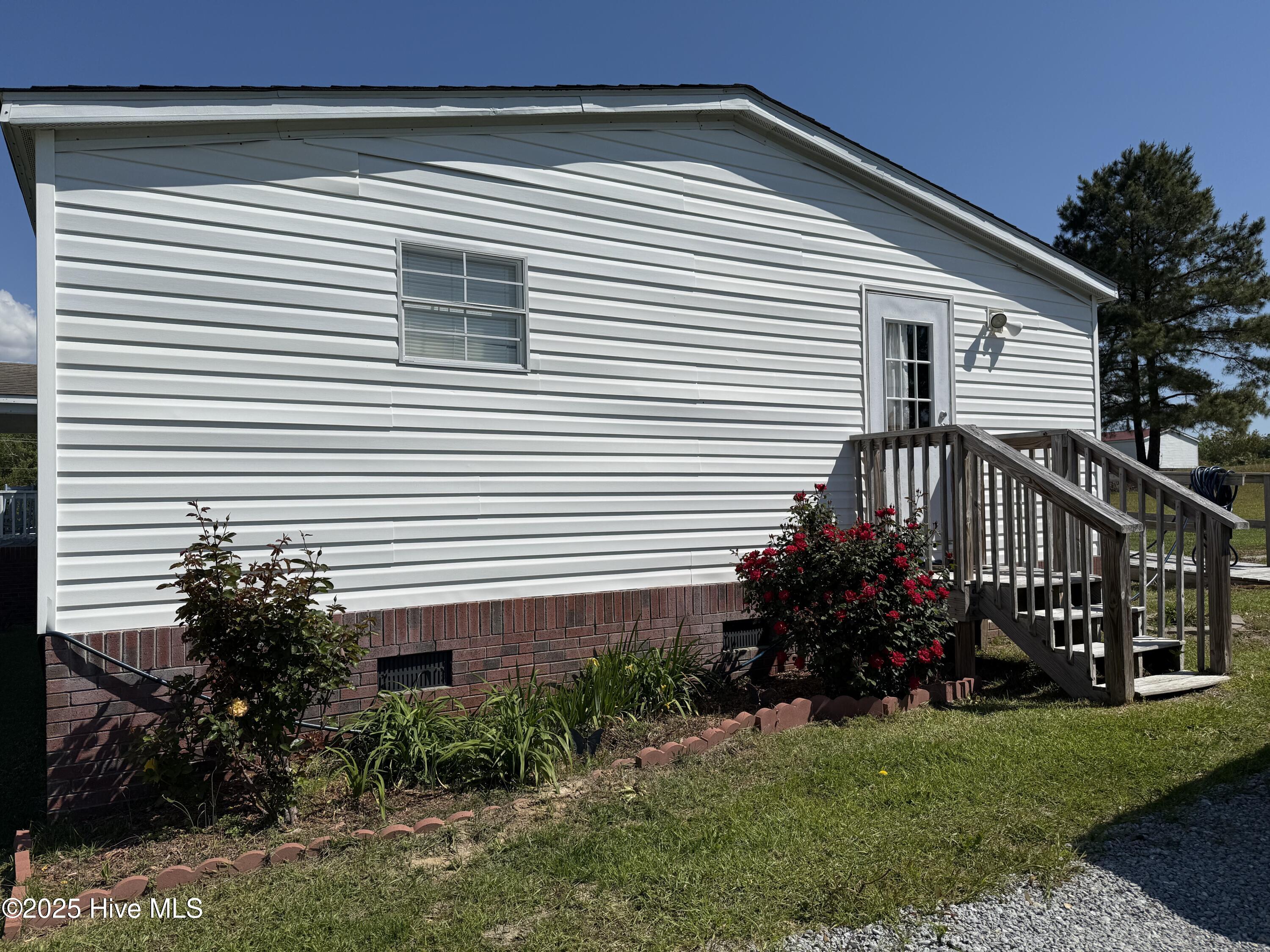 274 Norris Road Swansboro, NC 28584 - Photo 7 of 45 Side Entrance