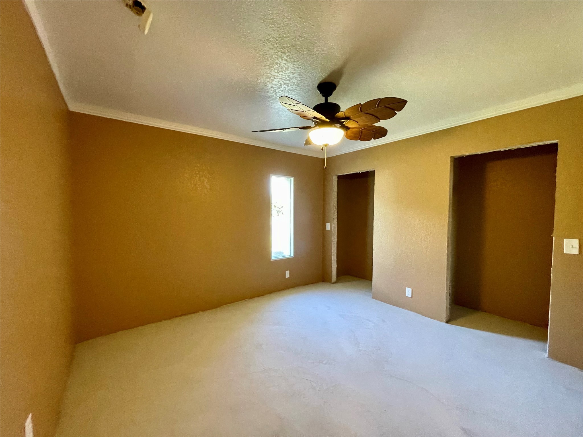 903 West 8th Street Freeport, TX 77541 - Photo 14 of 20 a view of an empty room with a window