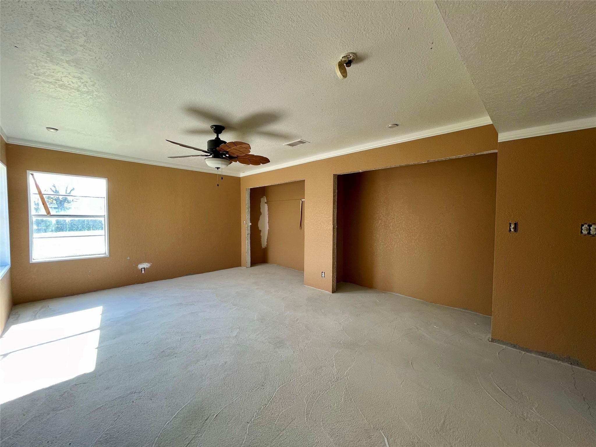 903 West 8th Street Freeport, TX 77541 - Photo 15 of 20 a view of an empty room with a window