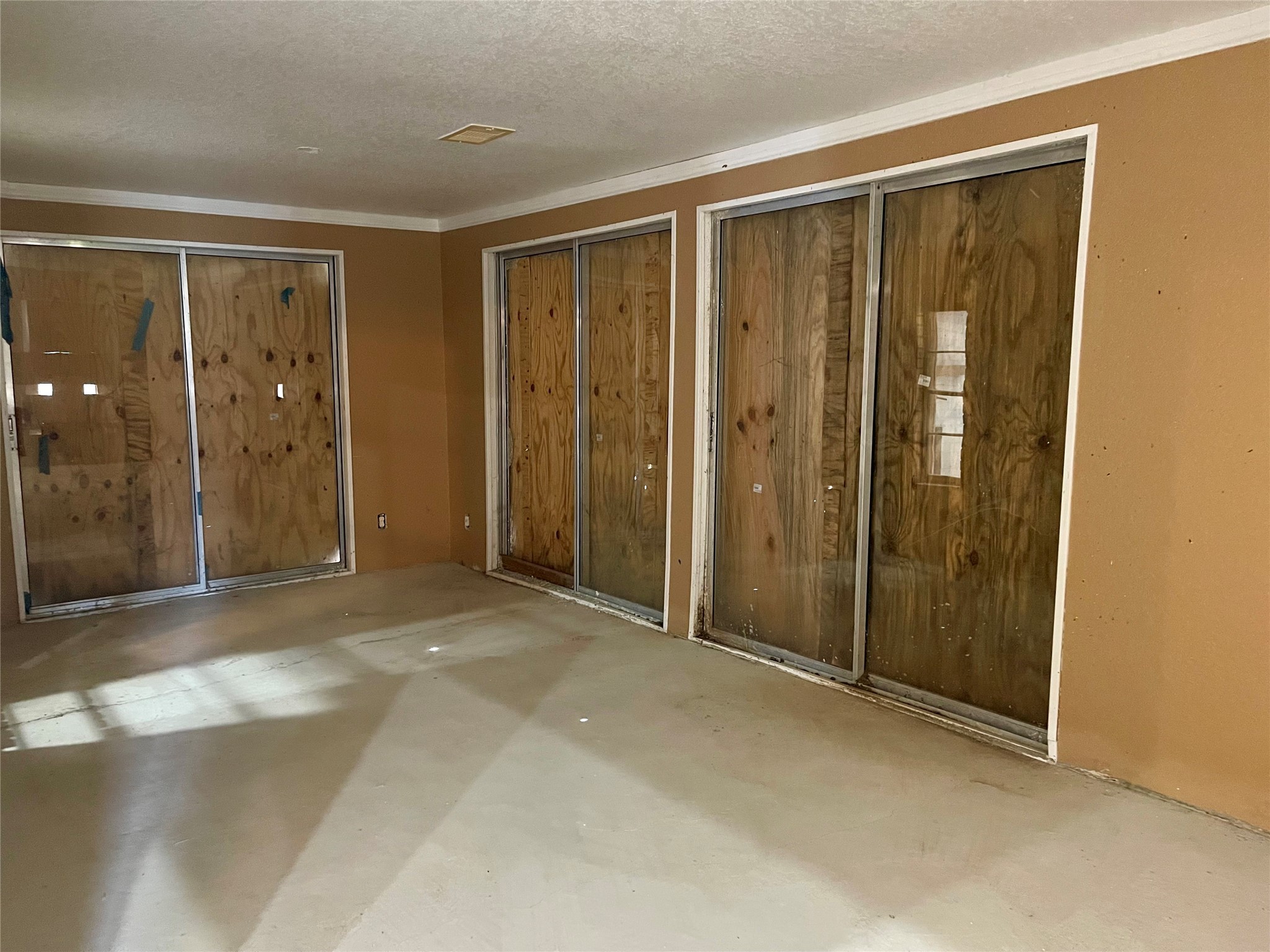 903 West 8th Street Freeport, TX 77541 - Photo 3 of 20 a view of an empty room with window