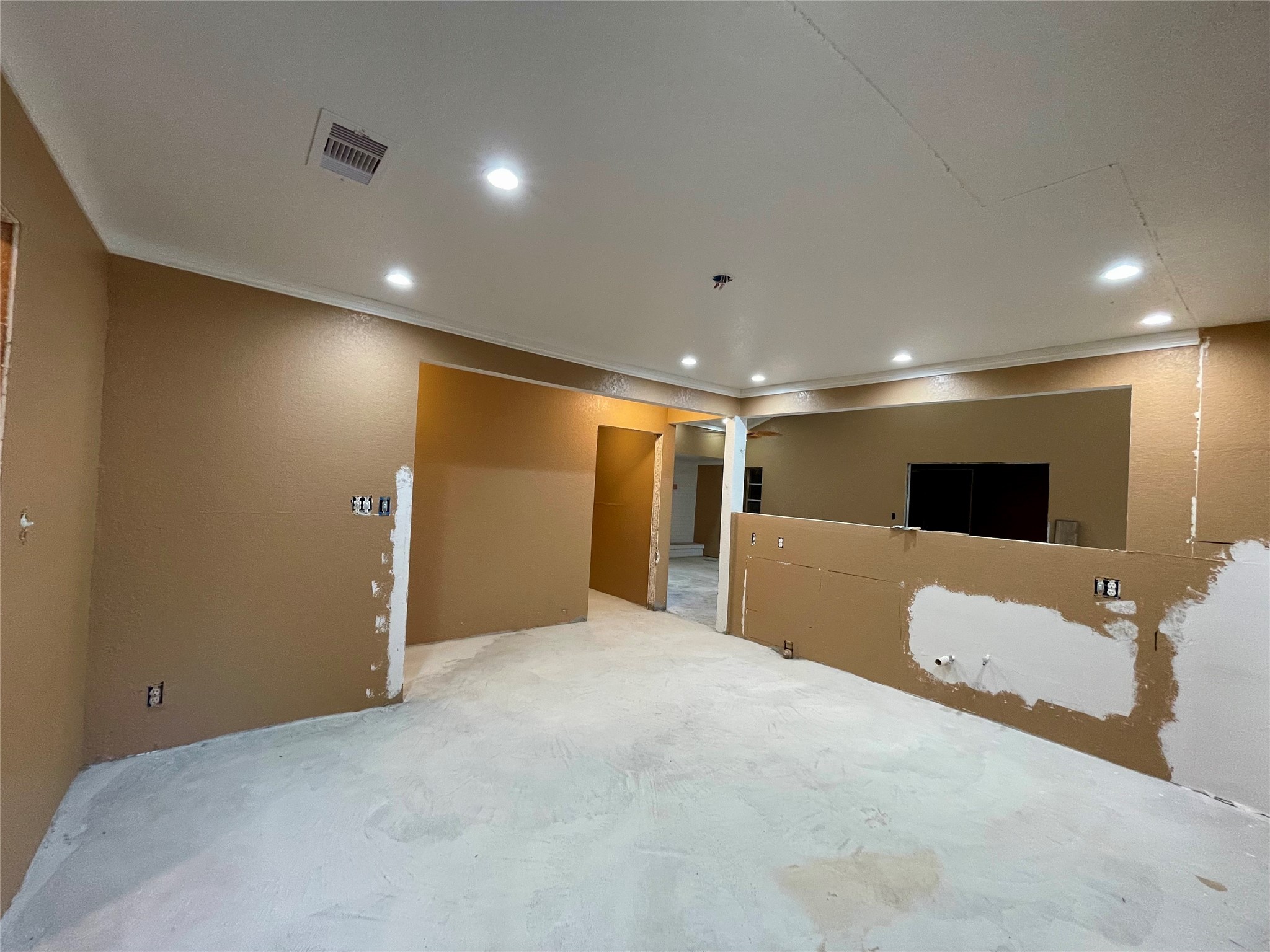 903 West 8th Street Freeport, TX 77541 - Photo 7 of 20 a view of an empty room