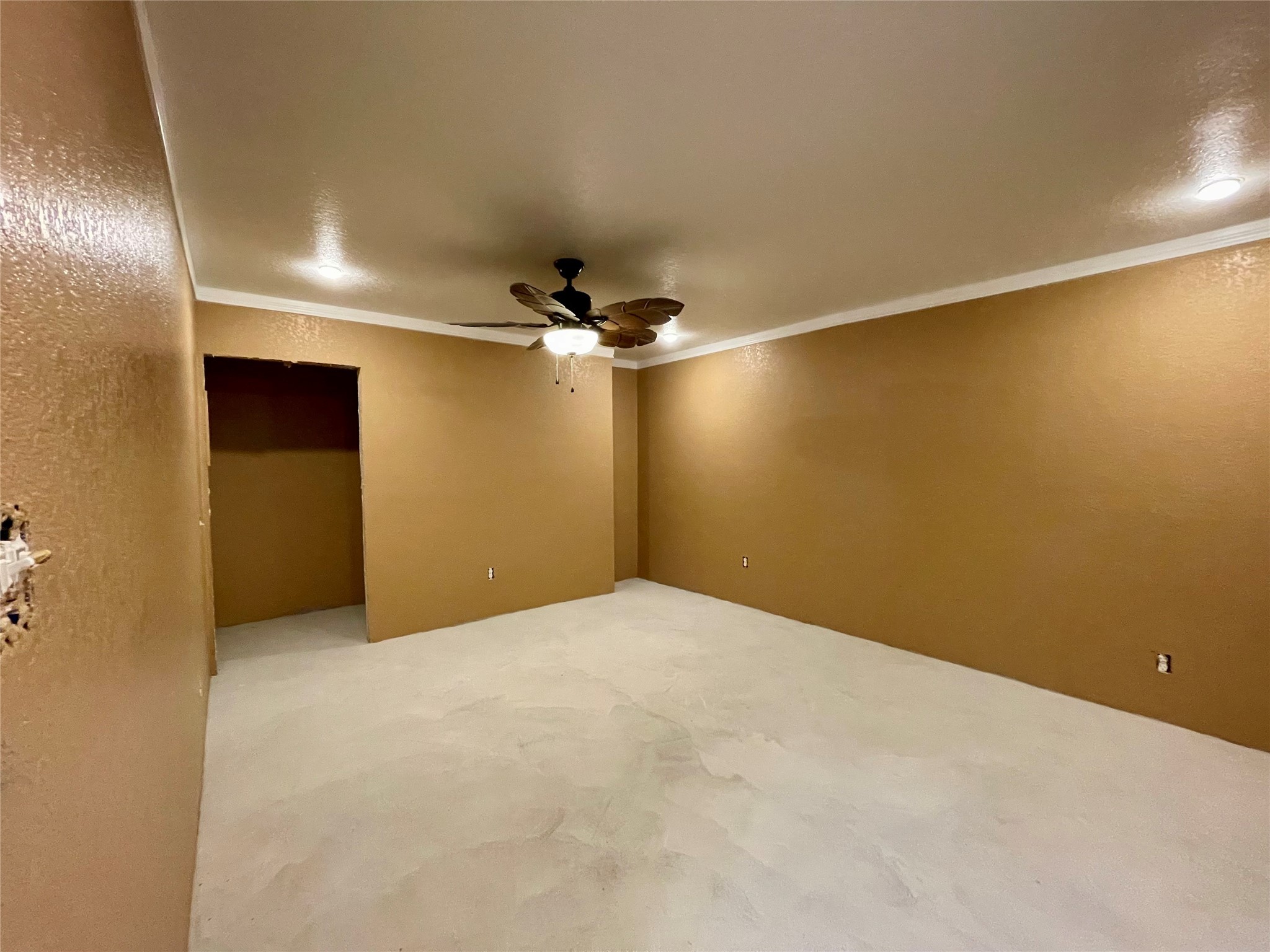 903 West 8th Street Freeport, TX 77541 - Photo 9 of 20 a view of empty room