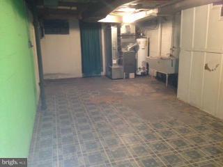 6966 Reisterstown Road Baltimore, MD 21215 - Photo 15 of 17 a view of a hallway with an empty room