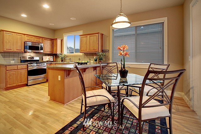 16049 Southeast 137th Terrace Renton, WA 98059 - Photo 7 of 15