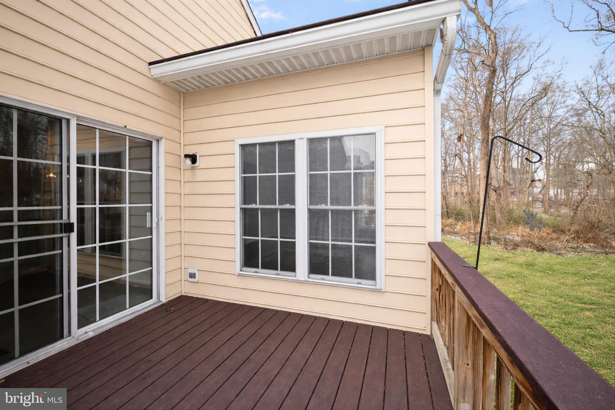 6428 Hickory Overlook, Unit 71 Columbia, MD 21044 - Photo 20 of 63 a view of an empty room with wooden floor and a window