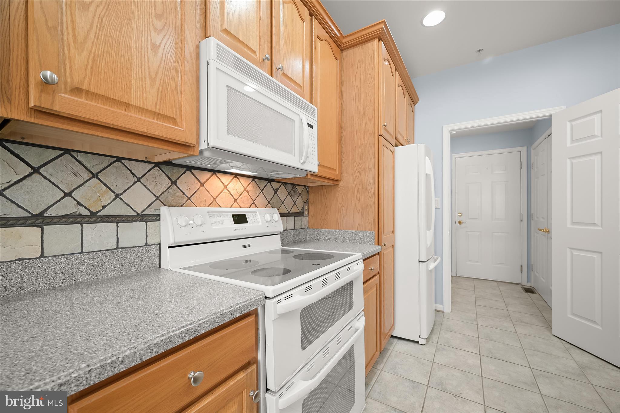 6428 Hickory Overlook, Unit 71 Columbia, MD 21044 - Photo 27 of 63 a kitchen with a sink cabinets and appliances