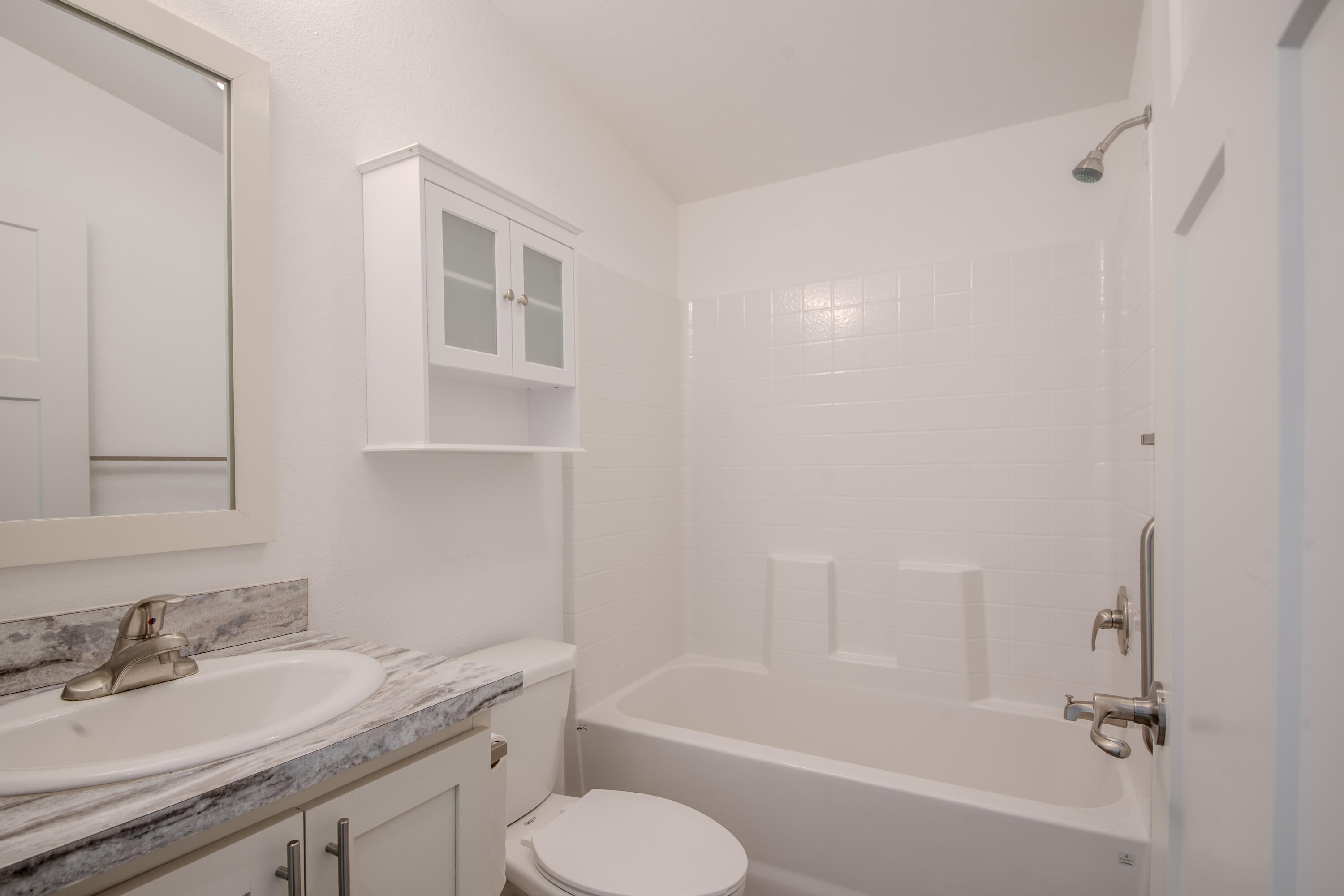 61000 Brosterhous Road, Unit 29 Bend, OR 97702 - Photo 9 of 34 Guest Bathroom