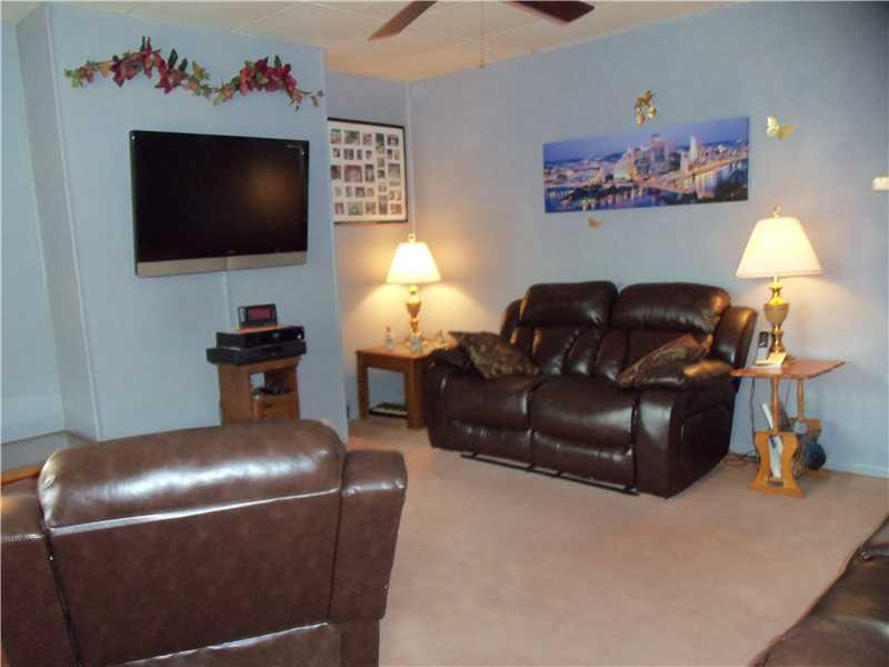 29 Highland Avenue McKees Rocks, PA 15136 - Photo 2 of 15 Living Room.