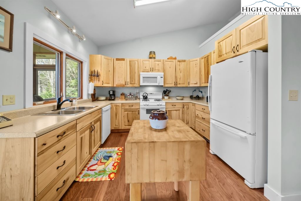 342 Ripshin Lake Road Roan Mountain, TN 37687 - Photo 18 of 50 Gallery Image 18
