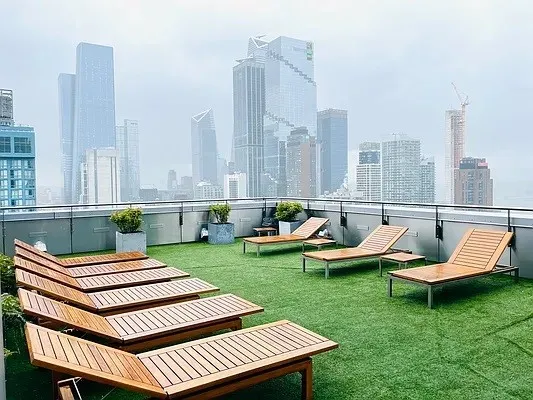 $749,000 | 350 West 42nd Street, Unit 17I | Hell's Kitchen