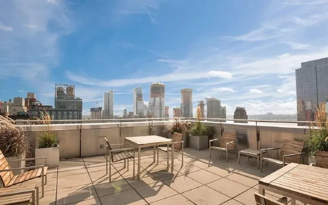 $749,000 | 350 West 42nd Street, Unit 17I | Hell's Kitchen