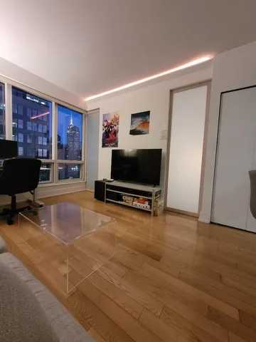 $749,000 | 350 West 42nd Street, Unit 17I | Hell's Kitchen