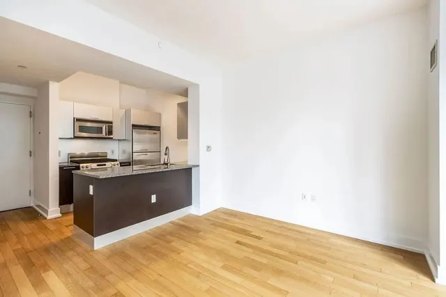 $749,000 | 350 West 42nd Street, Unit 17I | Hell's Kitchen