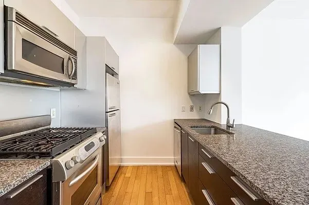 $749,000 | 350 West 42nd Street, Unit 17I | Hell's Kitchen
