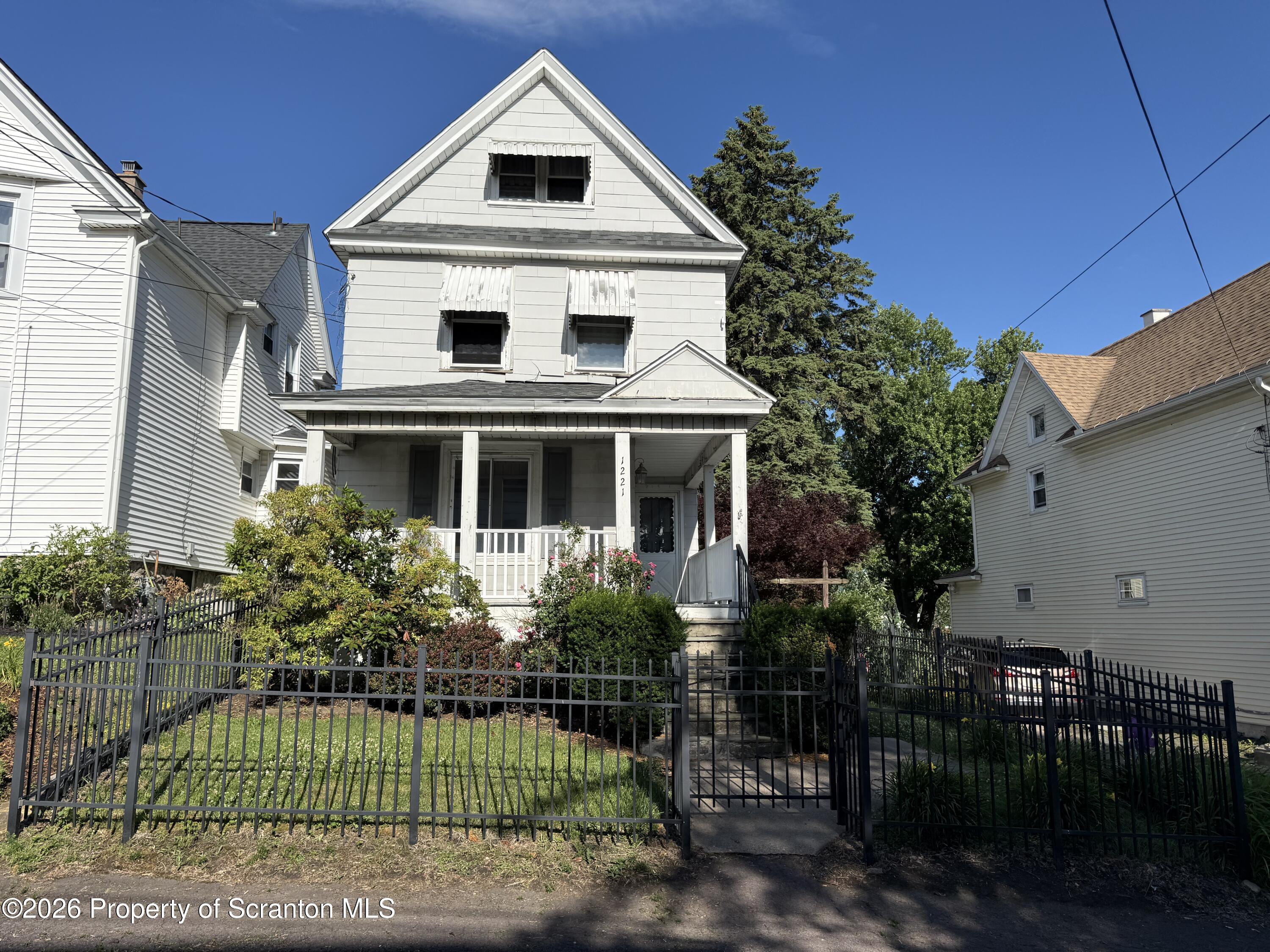 1221 Snyder Avenue Scranton, PA 18504 - Photo 1 of 46 IMG_5212