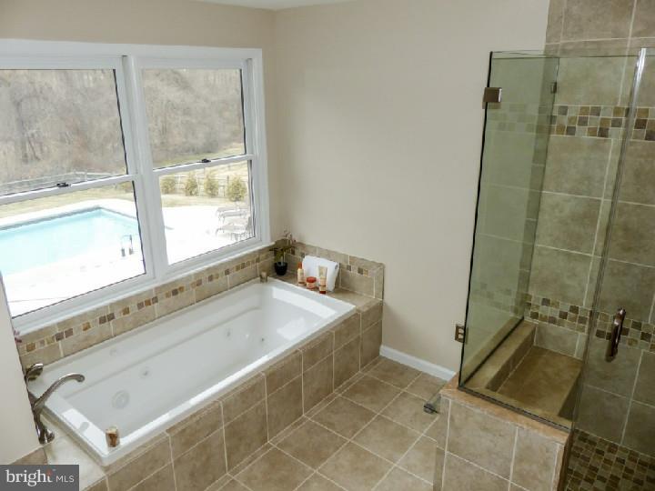 155 Ridings Way Ambler, PA 19002 - Photo 17 of 25 Master Bathroom