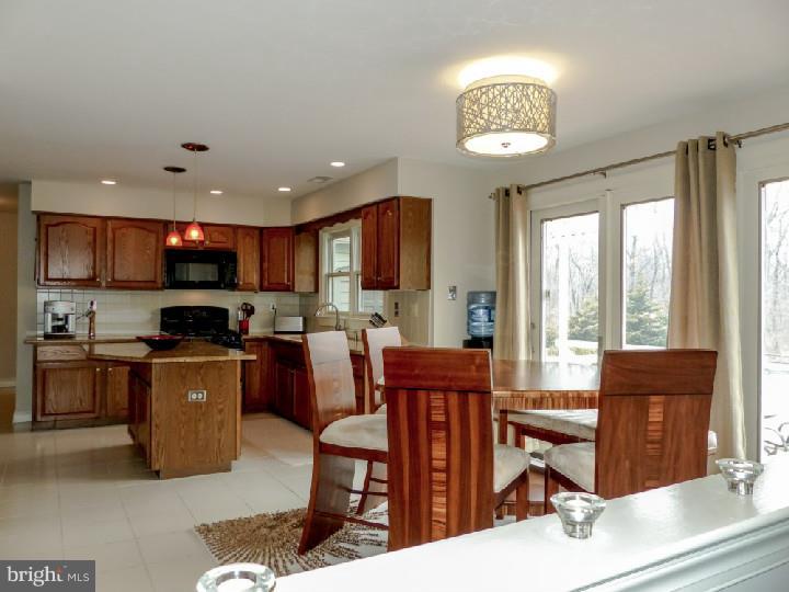 155 Ridings Way Ambler, PA 19002 - Photo 7 of 25 Kitchen