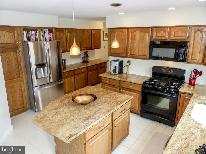 155 Ridings Way Ambler, PA 19002 - Photo 8 of 25 Kitchen