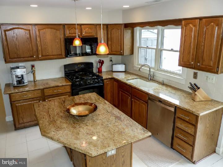 155 Ridings Way Ambler, PA 19002 - Photo 9 of 25 Kitchen
