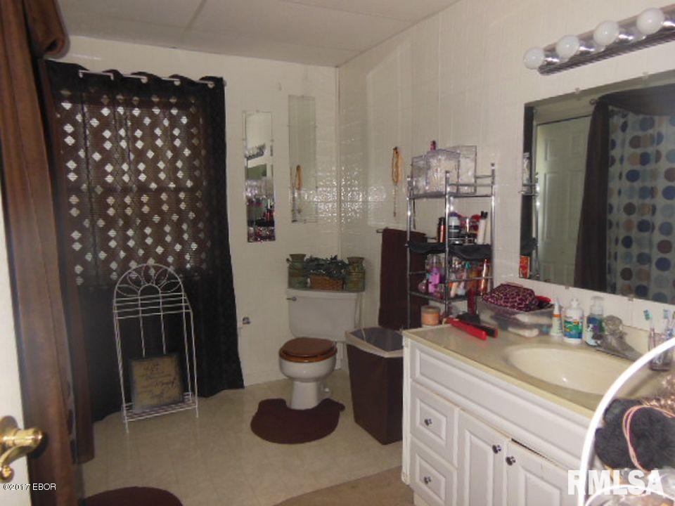 223 Fair Flora, IL 62839 - Photo 9 of 19 Gallery Image 9