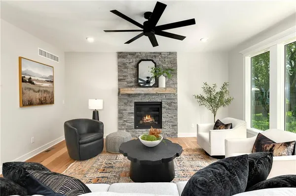 $639,900 | 3904 Southwest Flintrock Drive, Lee's Summit, MO 64082