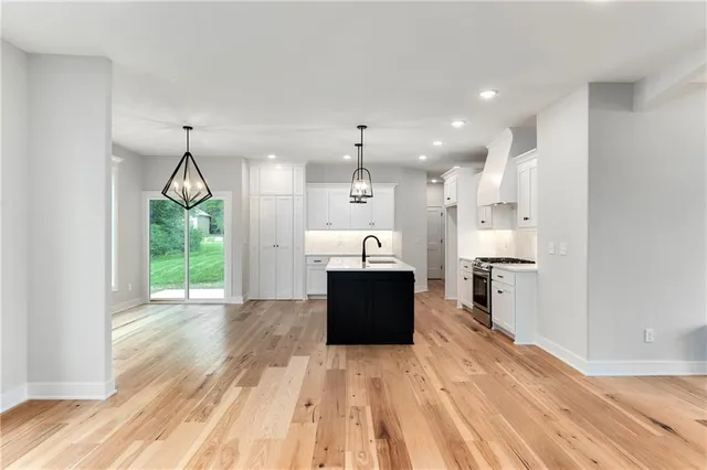 $639,900 | 3904 Southwest Flintrock Drive, Lee's Summit, MO 64082