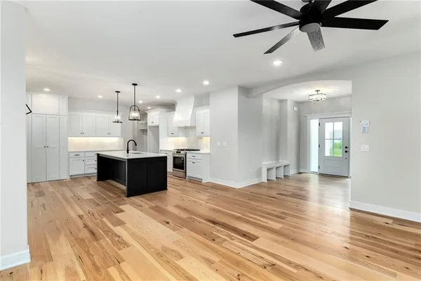 $639,900 | 3904 Southwest Flintrock Drive, Lee's Summit, MO 64082