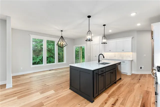 $639,900 | 3904 Southwest Flintrock Drive, Lee's Summit, MO 64082