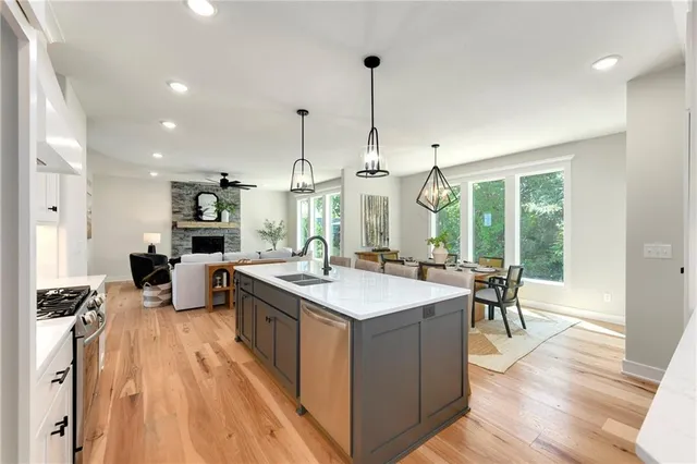 $639,900 | 3904 Southwest Flintrock Drive, Lee's Summit, MO 64082