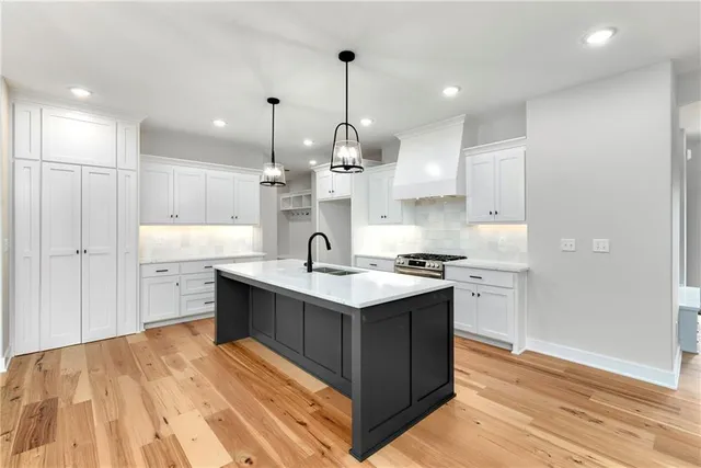 $639,900 | 3904 Southwest Flintrock Drive, Lee's Summit, MO 64082