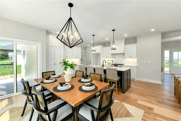 $639,900 | 3904 Southwest Flintrock Drive, Lee's Summit, MO 64082
