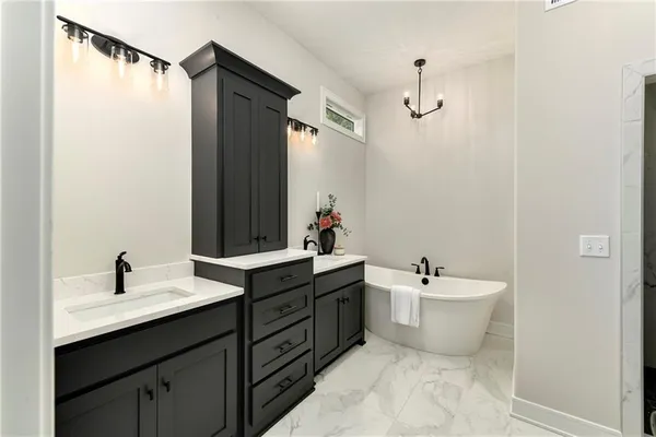 $639,900 | 3904 Southwest Flintrock Drive, Lee's Summit, MO 64082