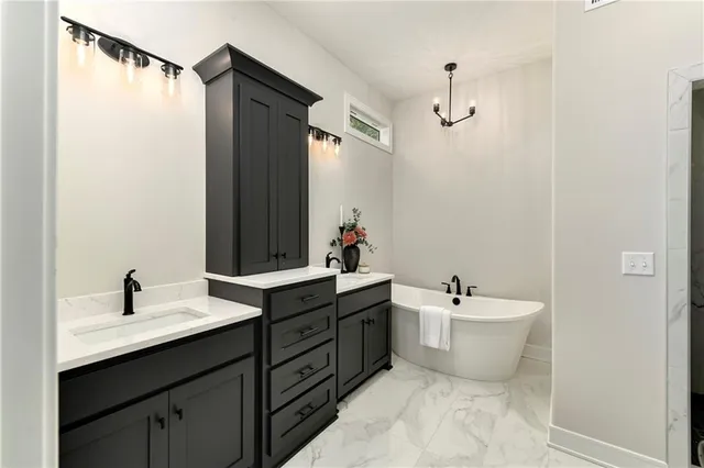 $639,900 | 3904 Southwest Flintrock Drive, Lee's Summit, MO 64082