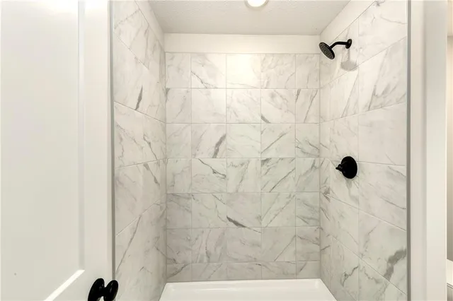 $639,900 | 3904 Southwest Flintrock Drive, Lee's Summit, MO 64082