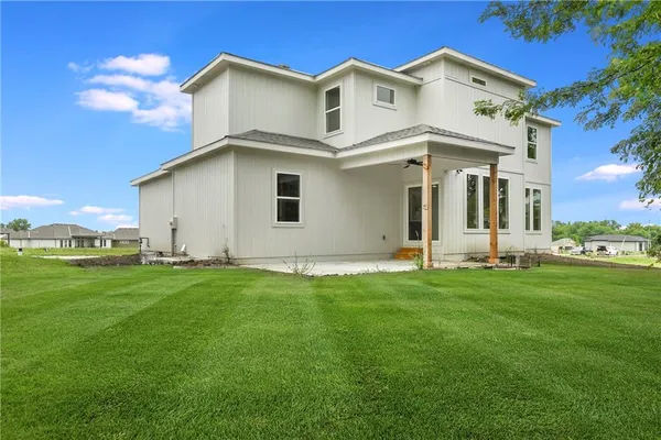 $639,900 | 3904 Southwest Flintrock Drive, Lee's Summit, MO 64082